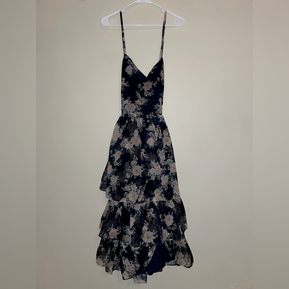 NWT LULUs tiered floral midi dress